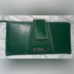 Kenneth Cole Green Leather Wallet with Silver Accent